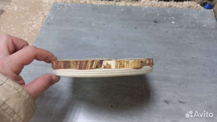 Подставка под горячее из можевельника