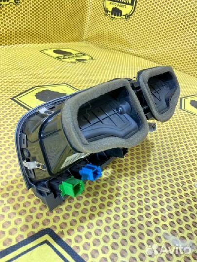 Дефлектор торпедпо/салона Volkswagen Polo