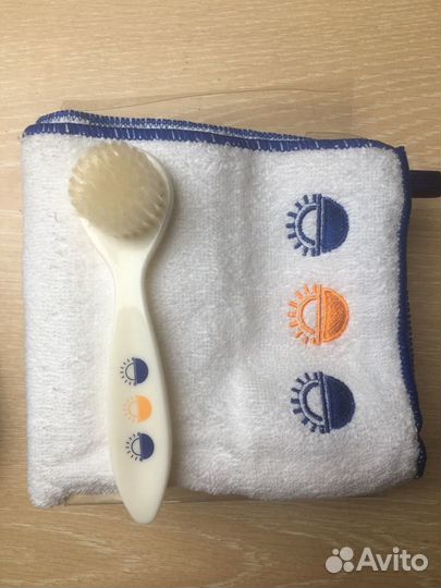 Щетка для лица и полотенце