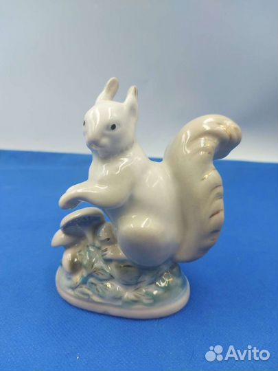 Статуэтка фарфор 