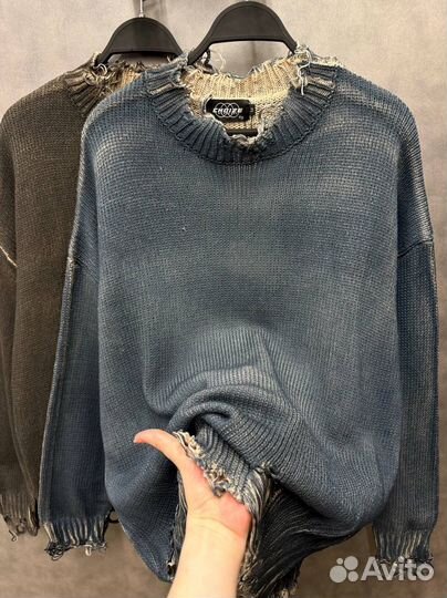 Рваный свитер мужской