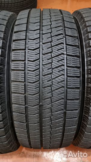 Bridgestone Blizzak VRX2 215/55 R17