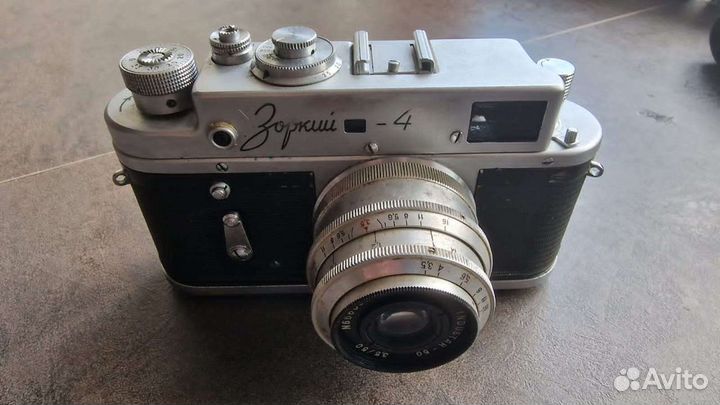 Винтажный плёночный фотоаппарат