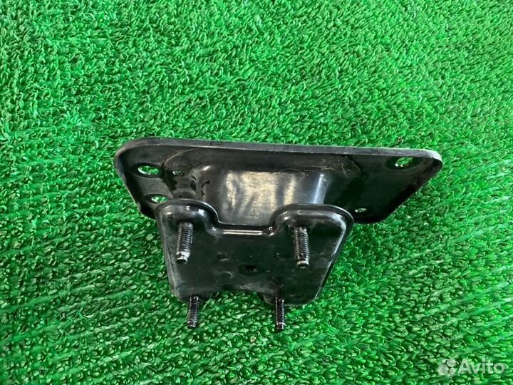 Кронштейн усилителя бампера лев. зад. Infiniti Fx3