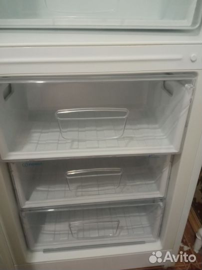 Холодильник indesit