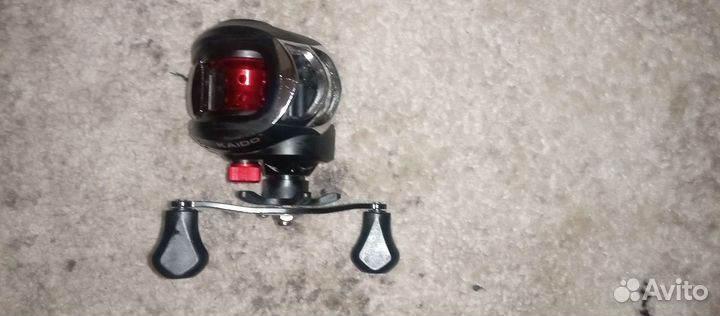 Продам катушку рыболовную кастинговая праворукая