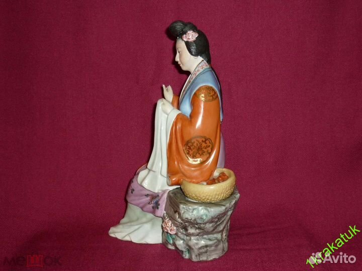 Вышивающая китаянка Старый китай Цзиндэчжэнь