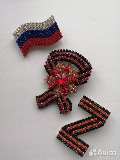 Брошь флаг России. Брошь буква Z