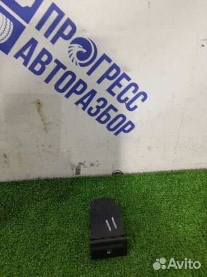 Кнопка открывания бензобака Skoda Octavia лифтбэк