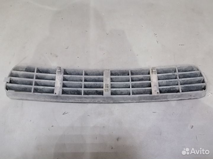 Решетка (заглушка) в бампер Audi 80 B3 1986-1991