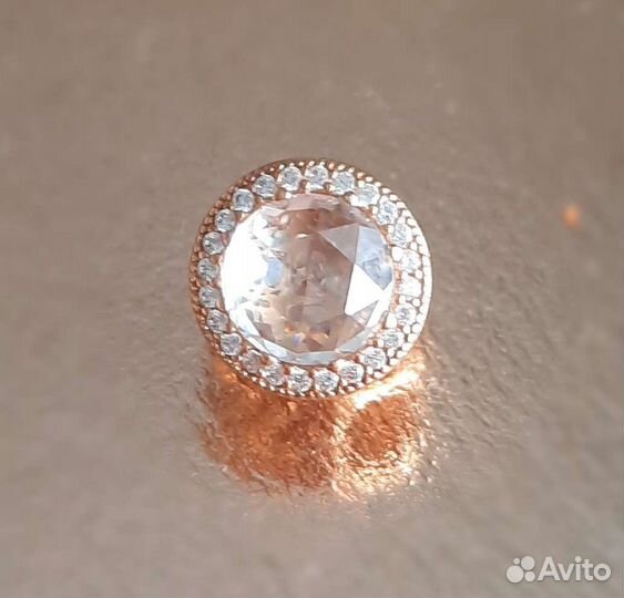 Золотой шарм