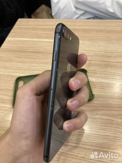 iPhone 8 Plus, 64 ГБ