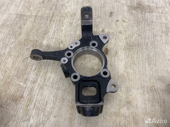 Кулак поворотный передний правый Mitsubishi L200