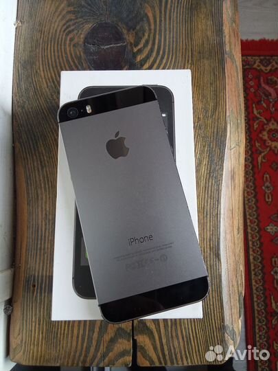 Телефон iPhone 5s