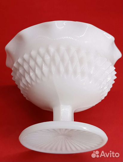 Молочное стекло. Вазочка. Креманка. Конфетница