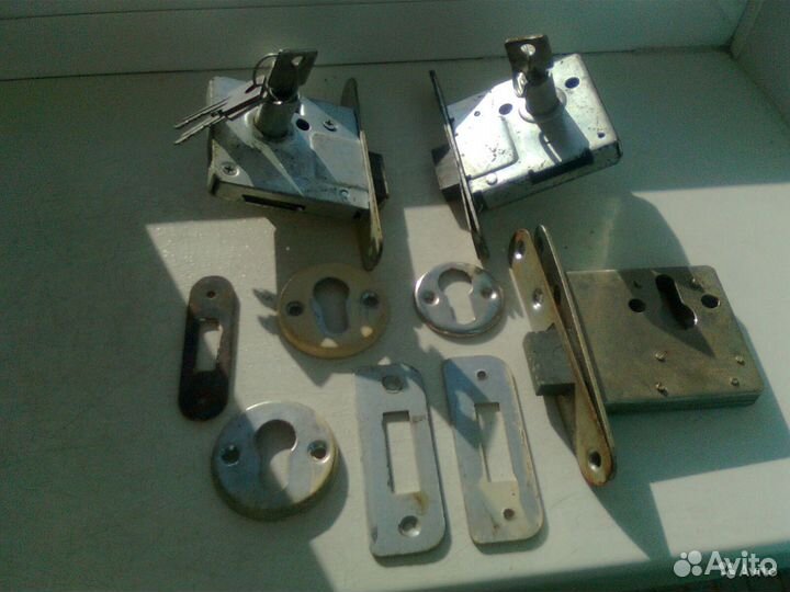 Дверные ручки и замки СССР Дюбеля