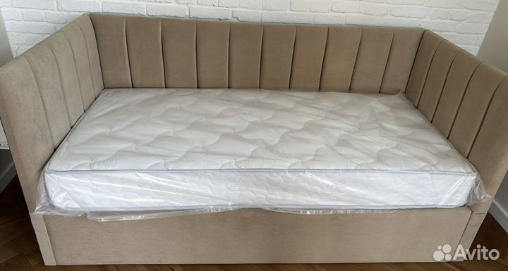 Кровать с подъемным механизмом