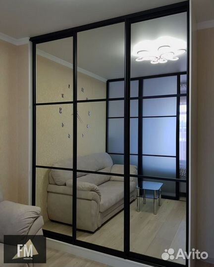 Шкаф-купе с зеркалом