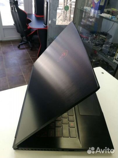 Ноутбук MSI
