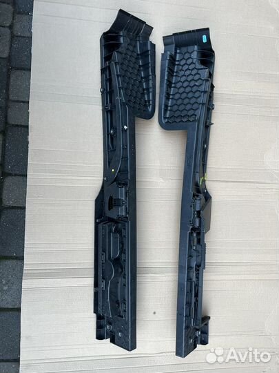 Направляющая шторки багажника VW Passat B8