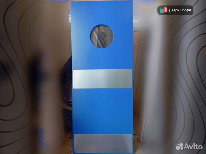 Двери с иллюминатором