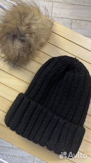 Шапка с натуральным помпоном
