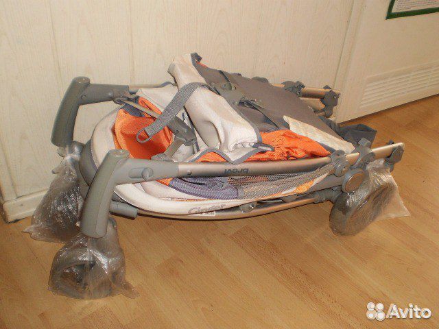 Коляска и столик для кормления фирма Brevi