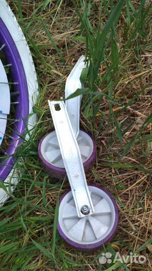 Детский велосипед (с колёсиками)