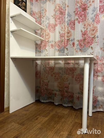 Маникюрный стол