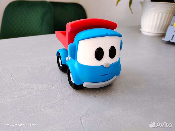 Грузовичок Лева