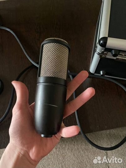 Cтудийный микрофон AKG P220 + Комлпект