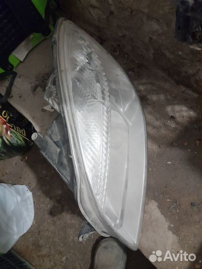 Фара на Skoda Roomster