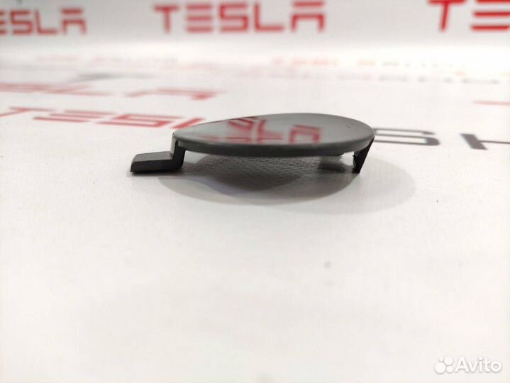 Заглушка переднего бампера под крюк Tesla Model 3