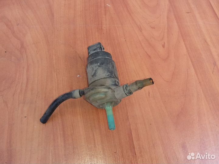 Насос омывателя лобового стекла Nissan Primera P12