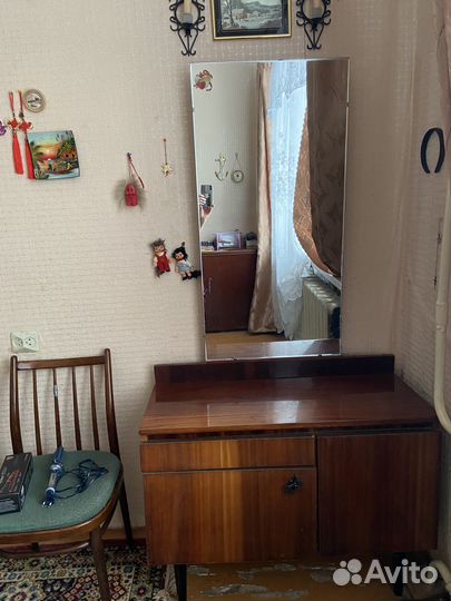Трюмо с зеркалом бу
