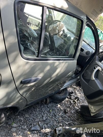 Задняя правая дверь. Рено Сандеро-Renault Step Вэй