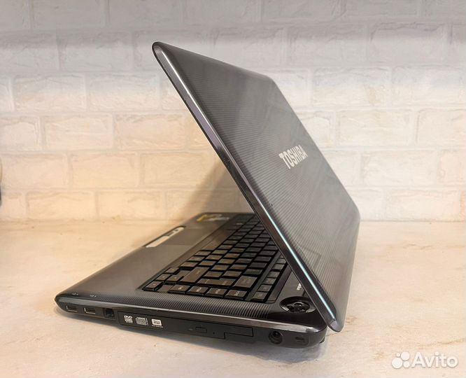 Надежный ноутбук toshiba satellite a300 10Е