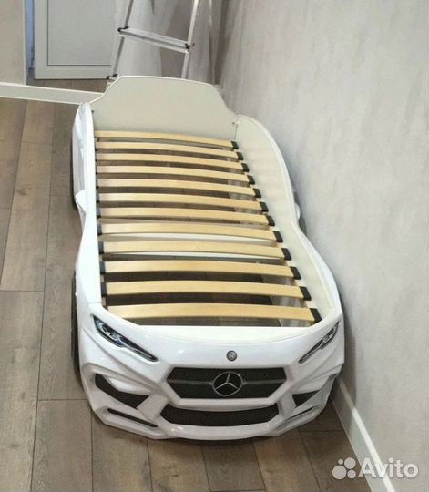 Детская кровать машина