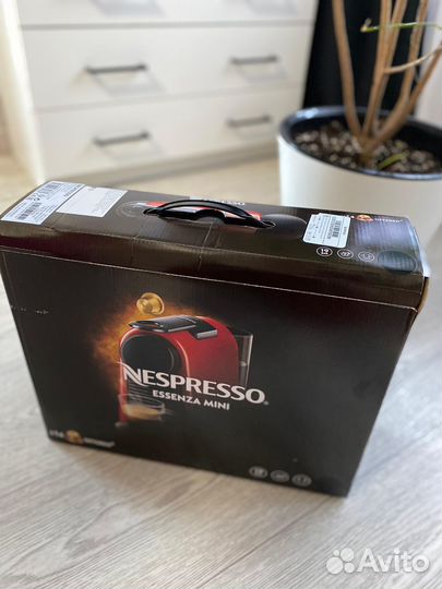 Капсульная кофемашина Nespresso Essenza Mini D30