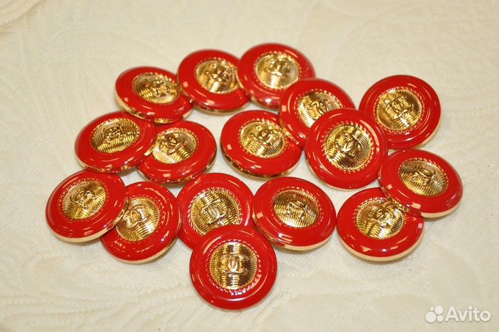 Пуговицы красные 24 мм 