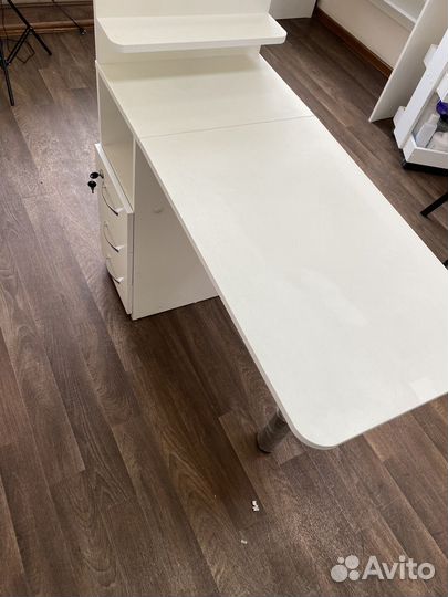 Маникюрный стол складной