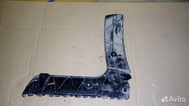 Кронштейн заднего бампера правый A6