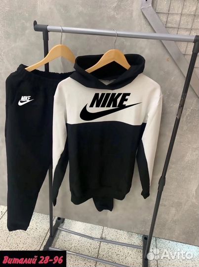 Мужской спортивный костюм