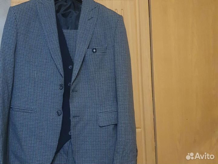 Мужской костюм тройка 46-48