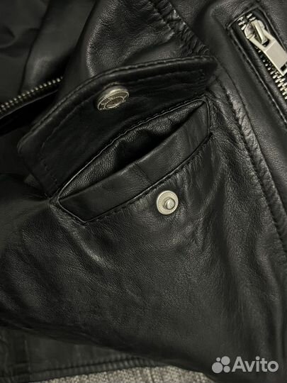 Женская кожанная безрукавка черная