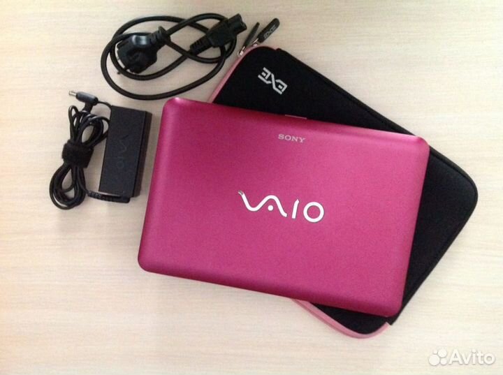 Нетбук Sony Vaio VPC-W12S1R/P (4V1V) Pink