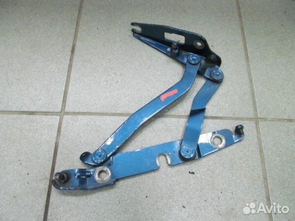 Петля багажника левая Audi A4 B7 2005-2008