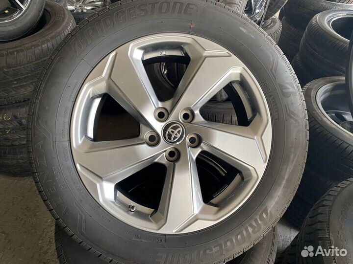 Оригинальные колеса на Toyota RAV 4 R18