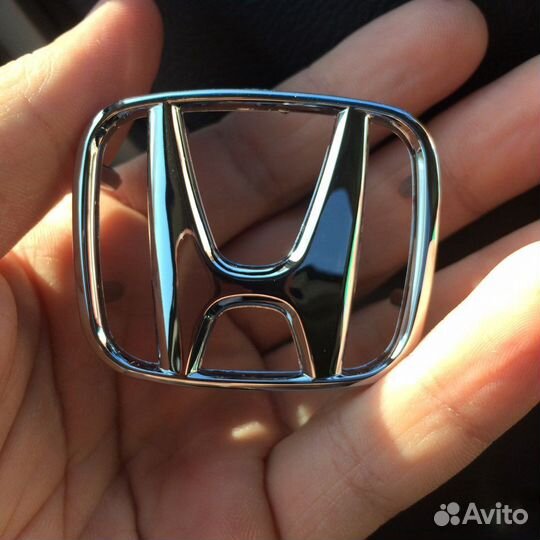 Эмблема в руль Civic 4D,5D, Pilot, Accord 7,8 итд