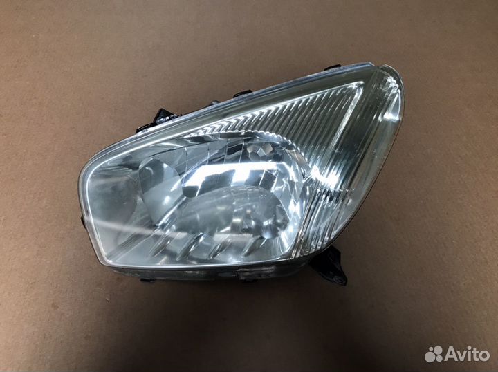 Фара левая на Toyota RAV4 2002 (218)
